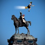 Brujita turista posando coqueta.